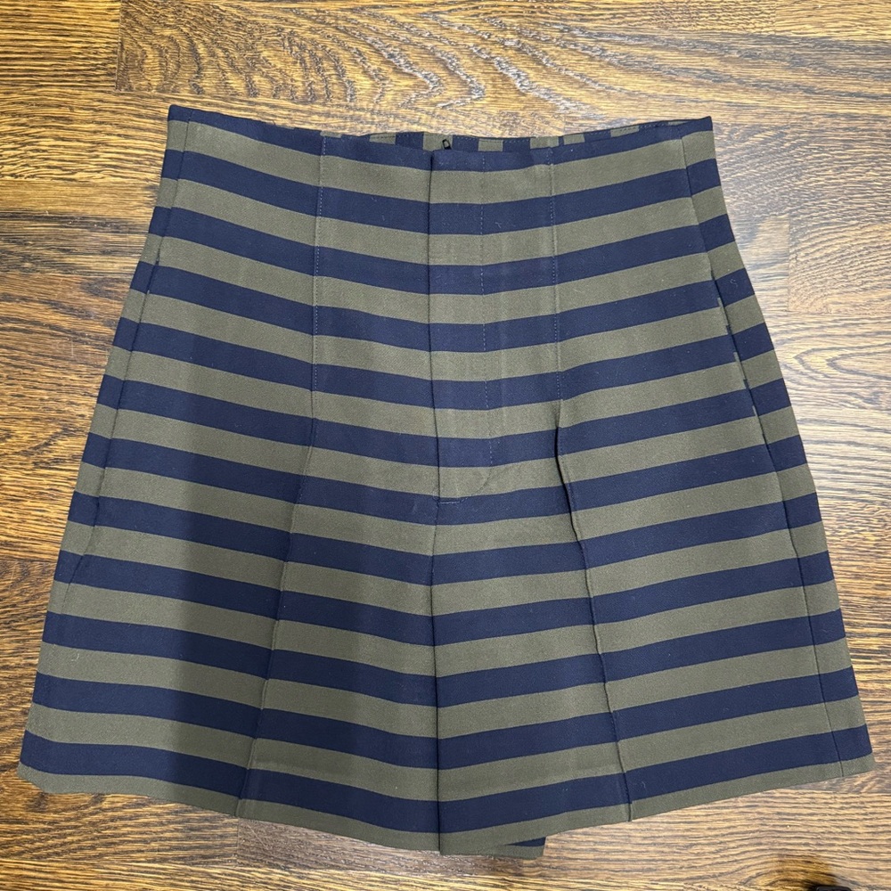 Zara Woman High-Waisted Shorts in Navy&Green, Size: S